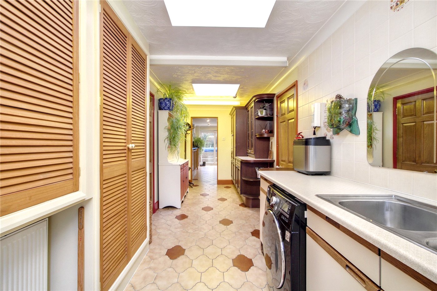 Hallway/Utilty Room